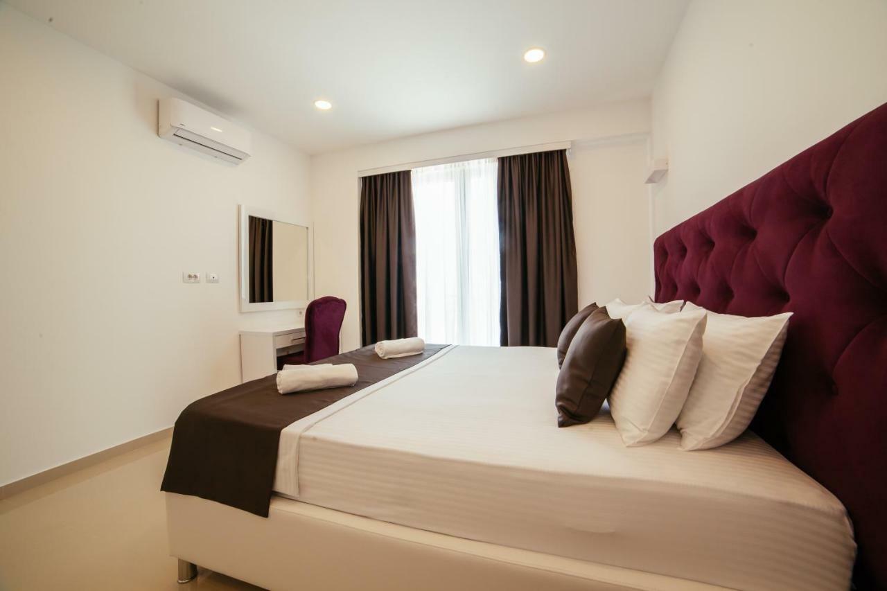 Hotel Ambiente Ulcinj Exterior photo
